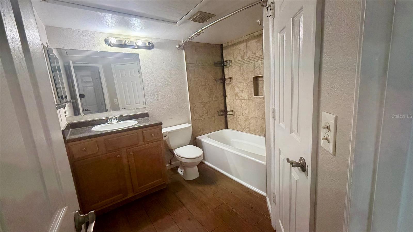 Image 16 of 42 For 420 Forestway Circle 201