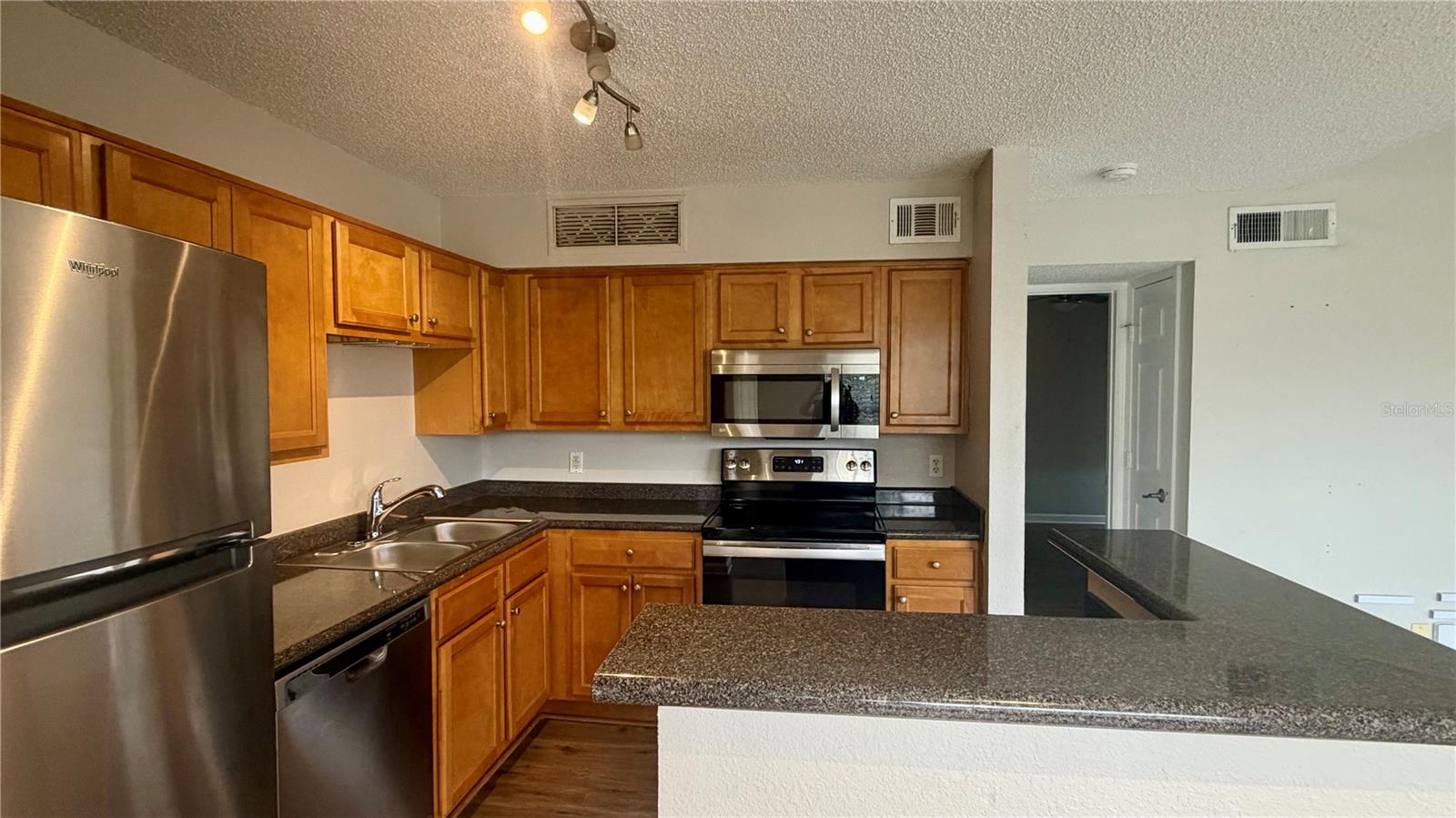 Image 3 of 42 For 420 Forestway Circle 201