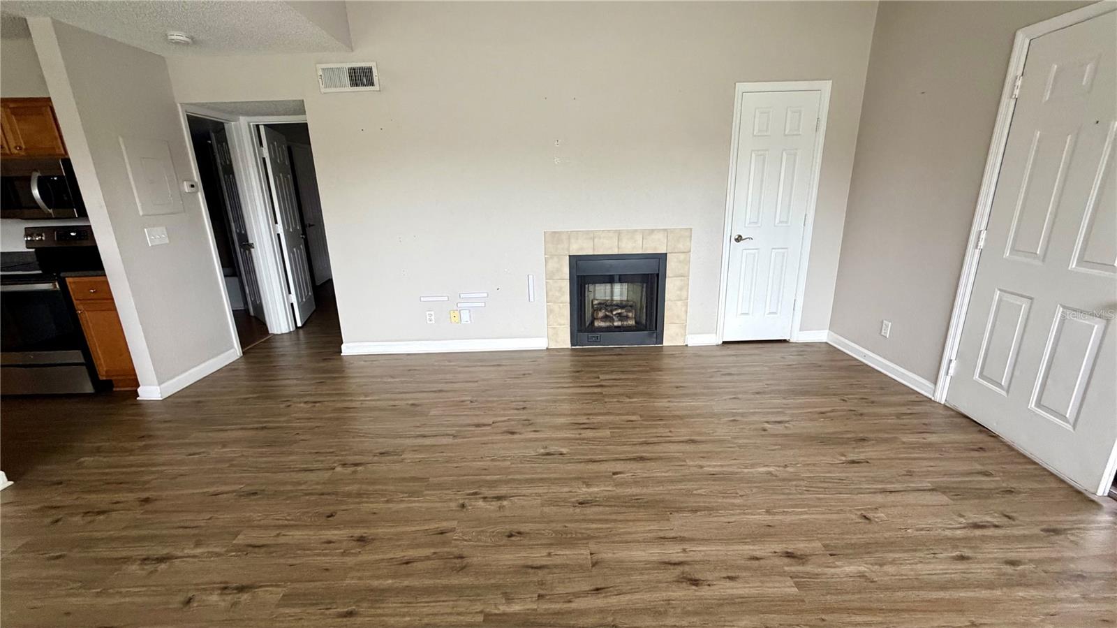 Image 8 of 42 For 420 Forestway Circle 201