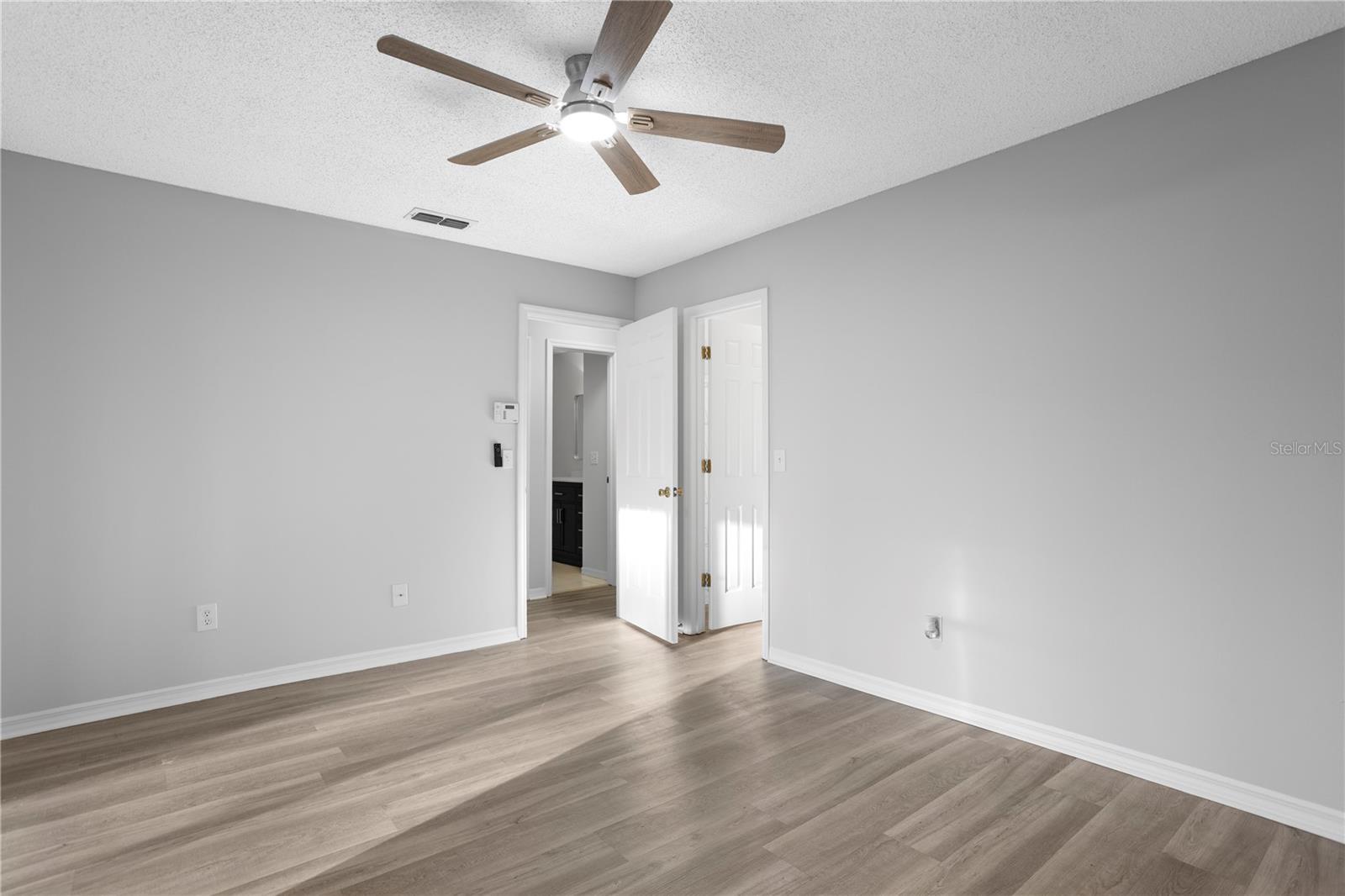 Image 16 of 31 For 5852 Shale Court