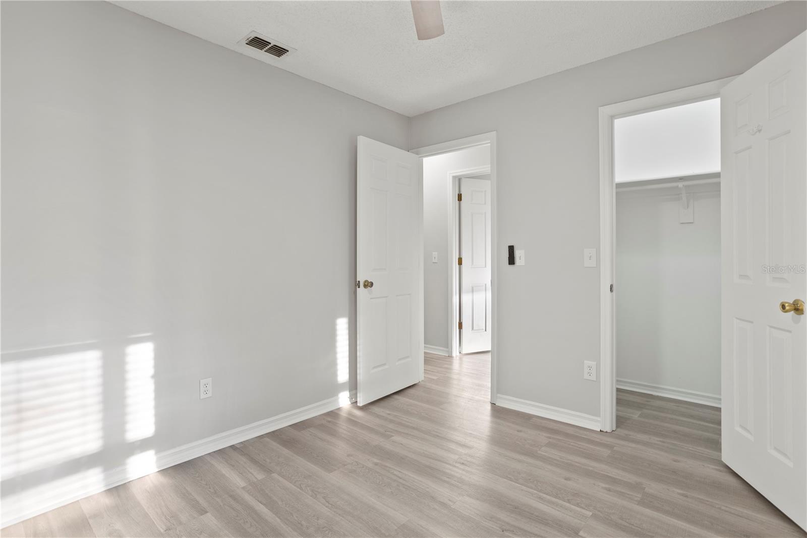 Image 22 of 31 For 5852 Shale Court