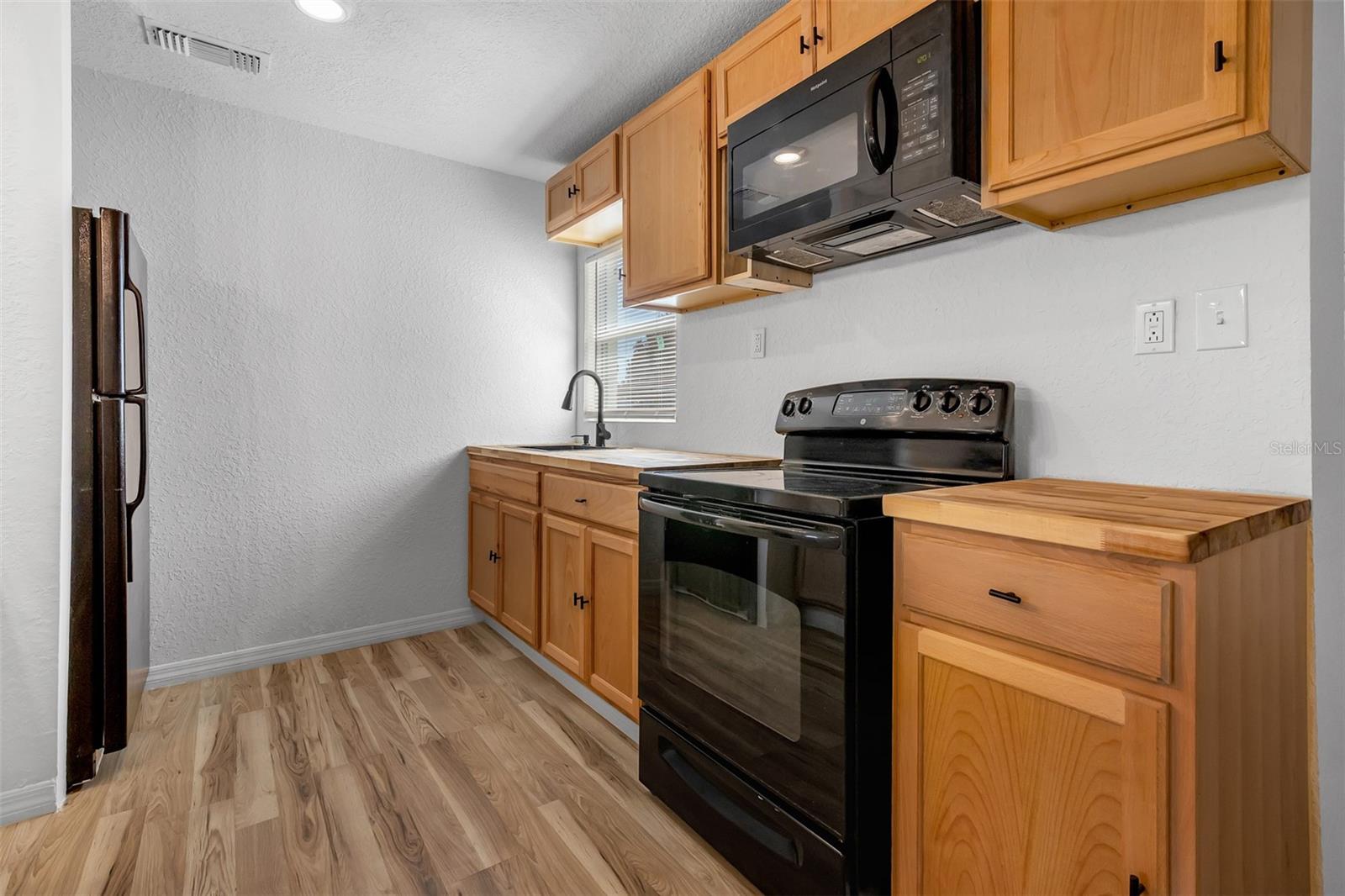 Image 13 of 31 For 6146 Dahlia Drive