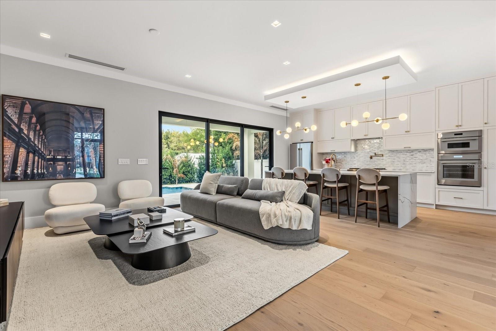 Listing photo id 10 for 2415 Laura Place