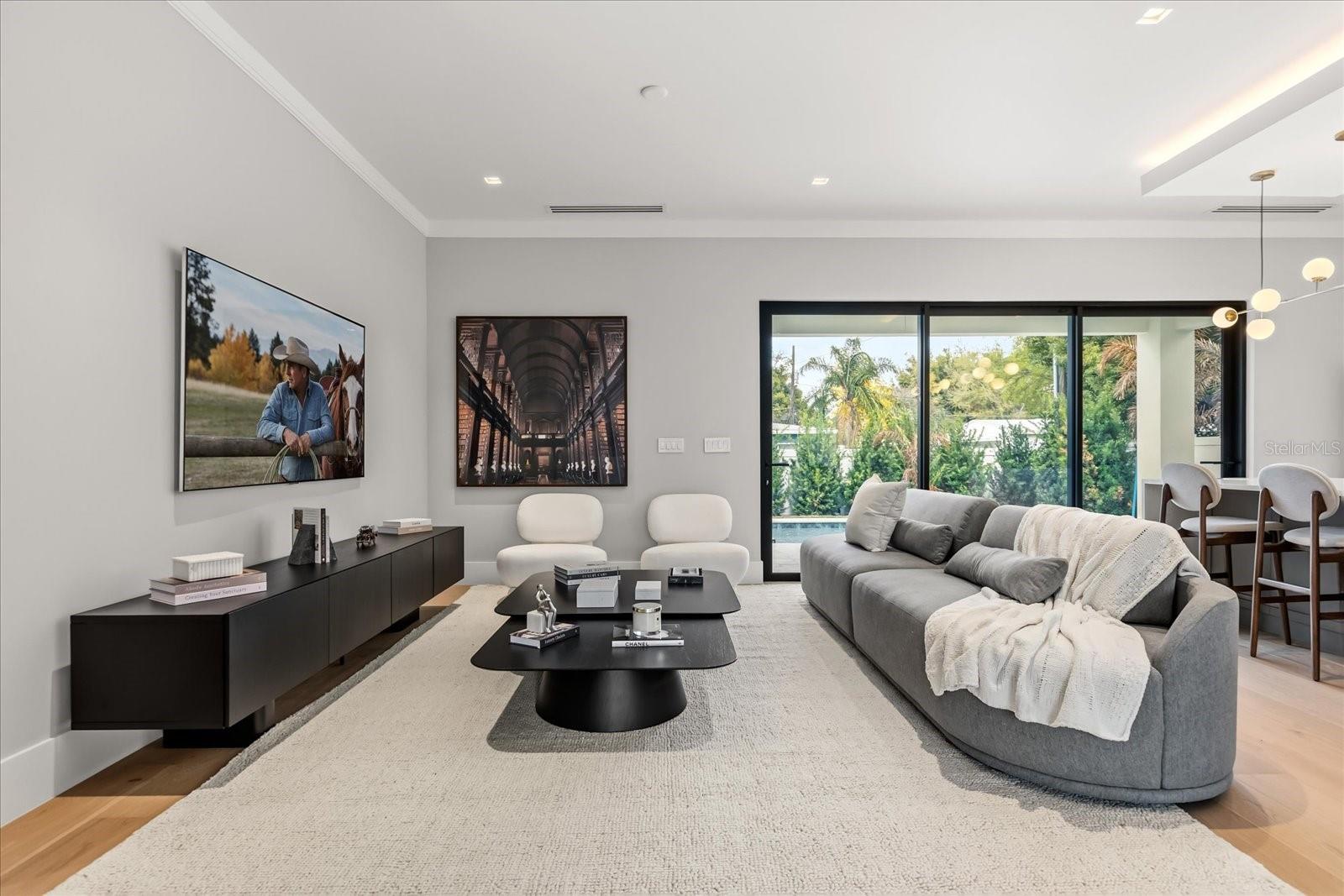 Listing photo id 11 for 2415 Laura Place