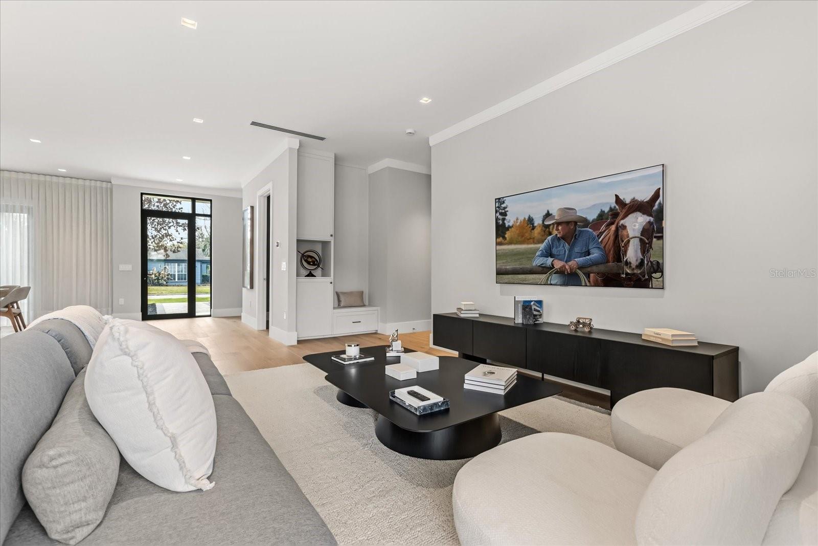 Listing photo id 12 for 2415 Laura Place