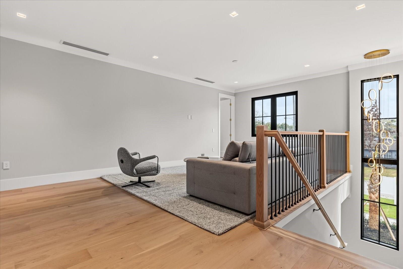 Listing photo id 21 for 2415 Laura Place