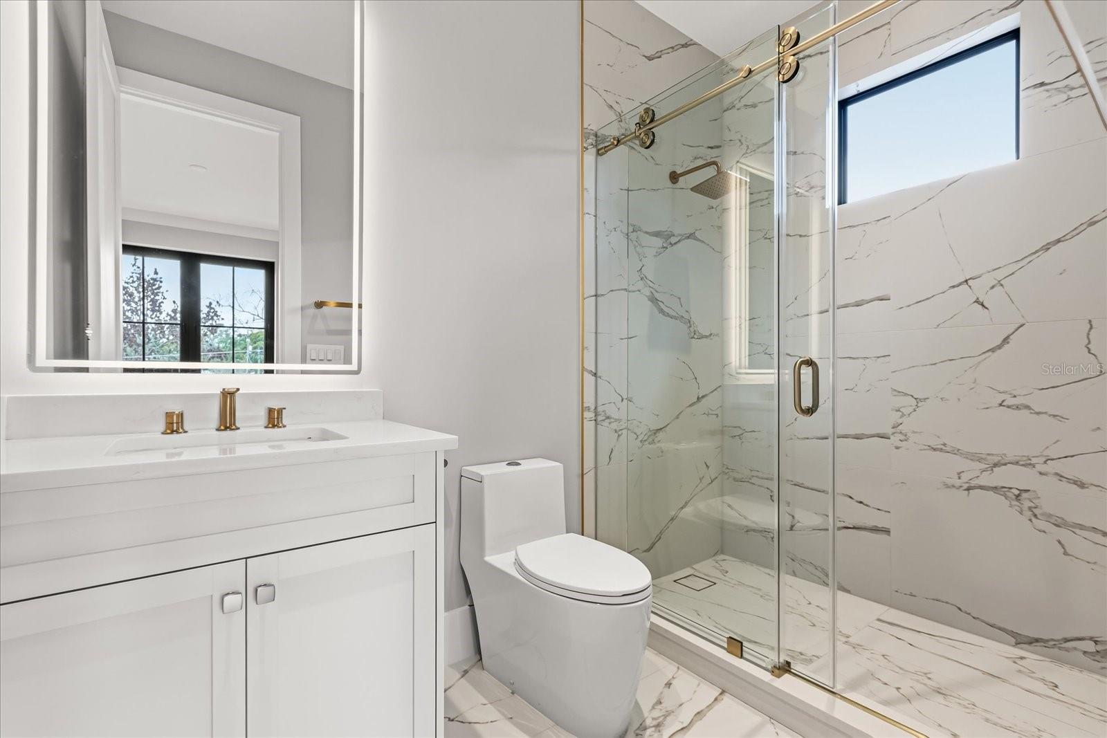 Listing photo id 24 for 2415 Laura Place