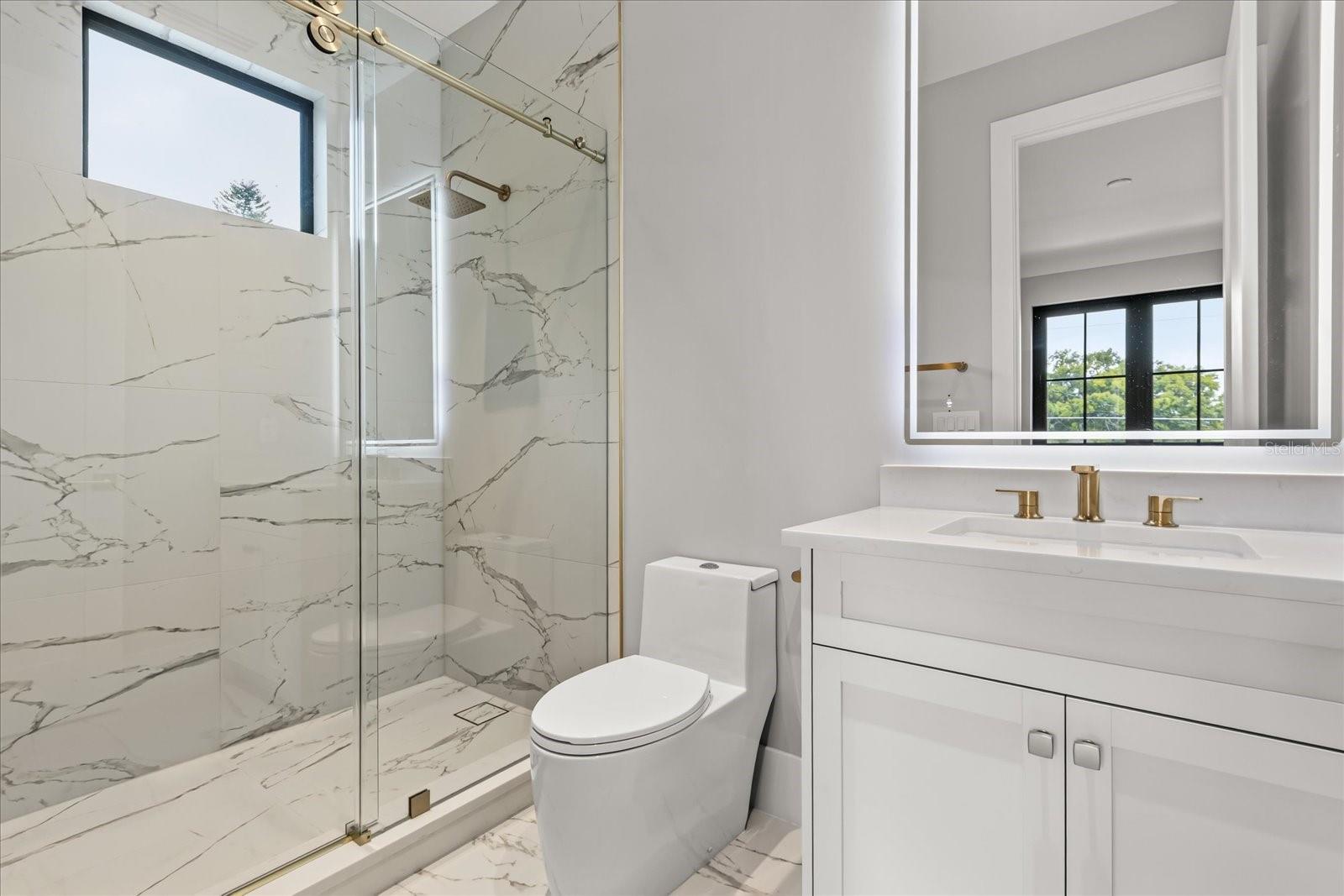 Listing photo id 26 for 2415 Laura Place