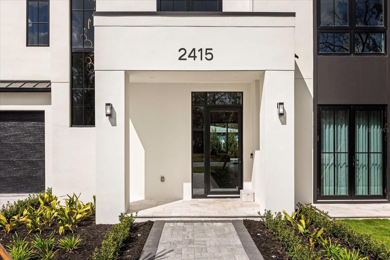 Listing photo id 1 for 2415 Laura Place