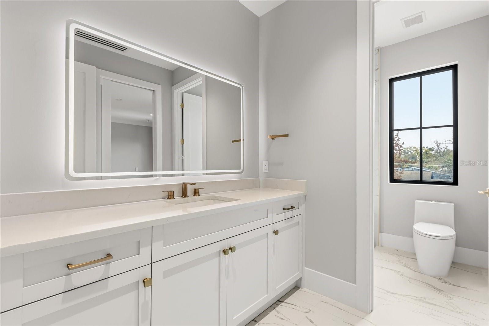 Listing photo id 28 for 2415 Laura Place