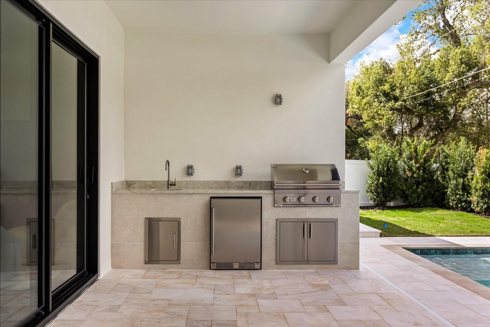 Listing photo id 32 for 2415 Laura Place