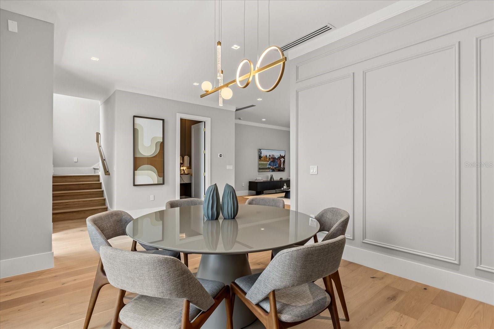 Listing photo id 3 for 2415 Laura Place