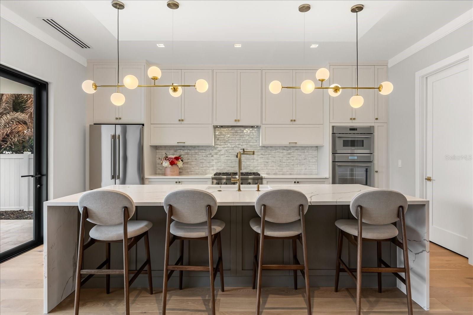 Listing photo id 6 for 2415 Laura Place