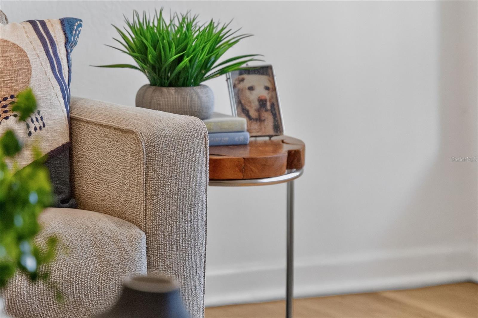 Image 25 of 100 For 643 Dunblane Drive