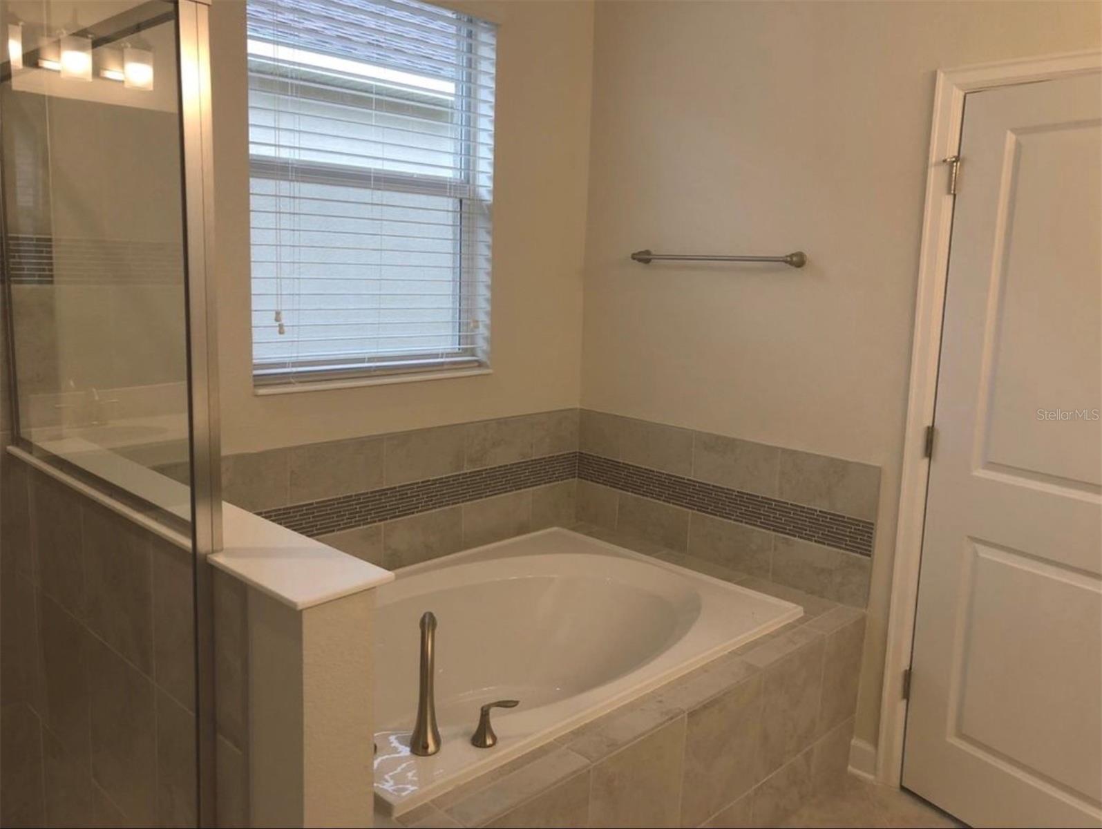 Image 19 of 37 For 10229 Lovegrass Lane