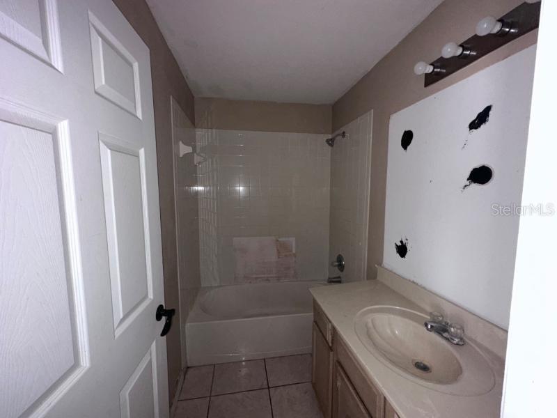 Listing photo id 8 for 1451 Mohrlake Drive