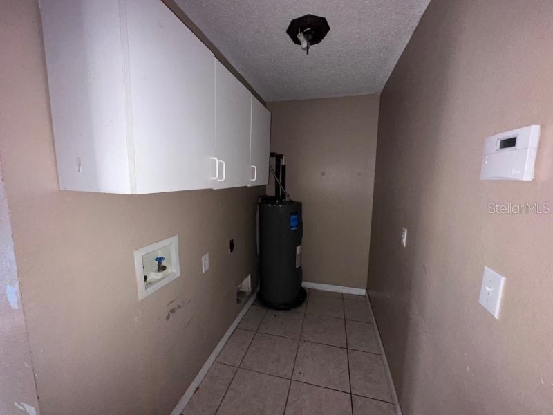 Listing photo id 10 for 1451 Mohrlake Drive