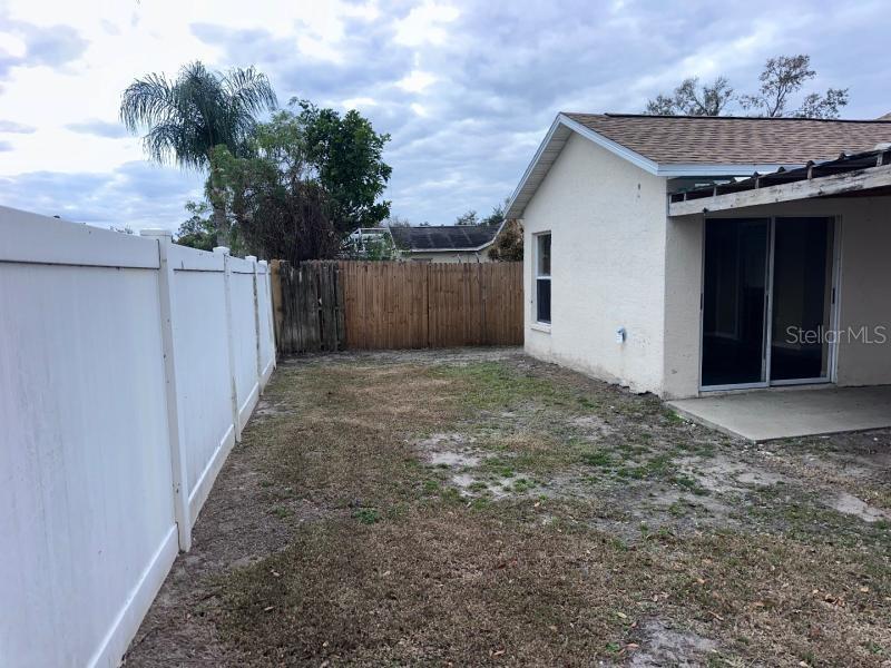 Listing photo id 15 for 1451 Mohrlake Drive