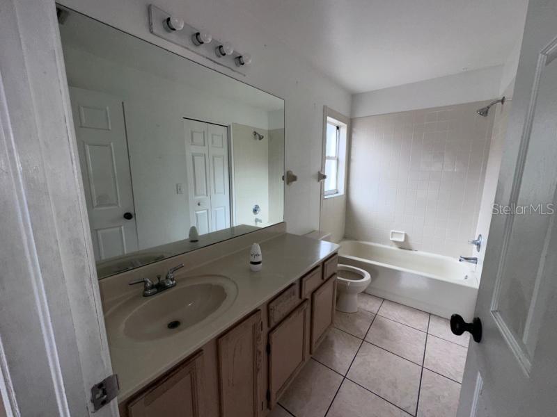 Listing photo id 6 for 1451 Mohrlake Drive