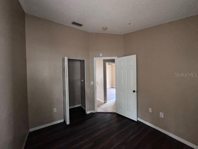 Listing photo id 7 for 1451 Mohrlake Drive