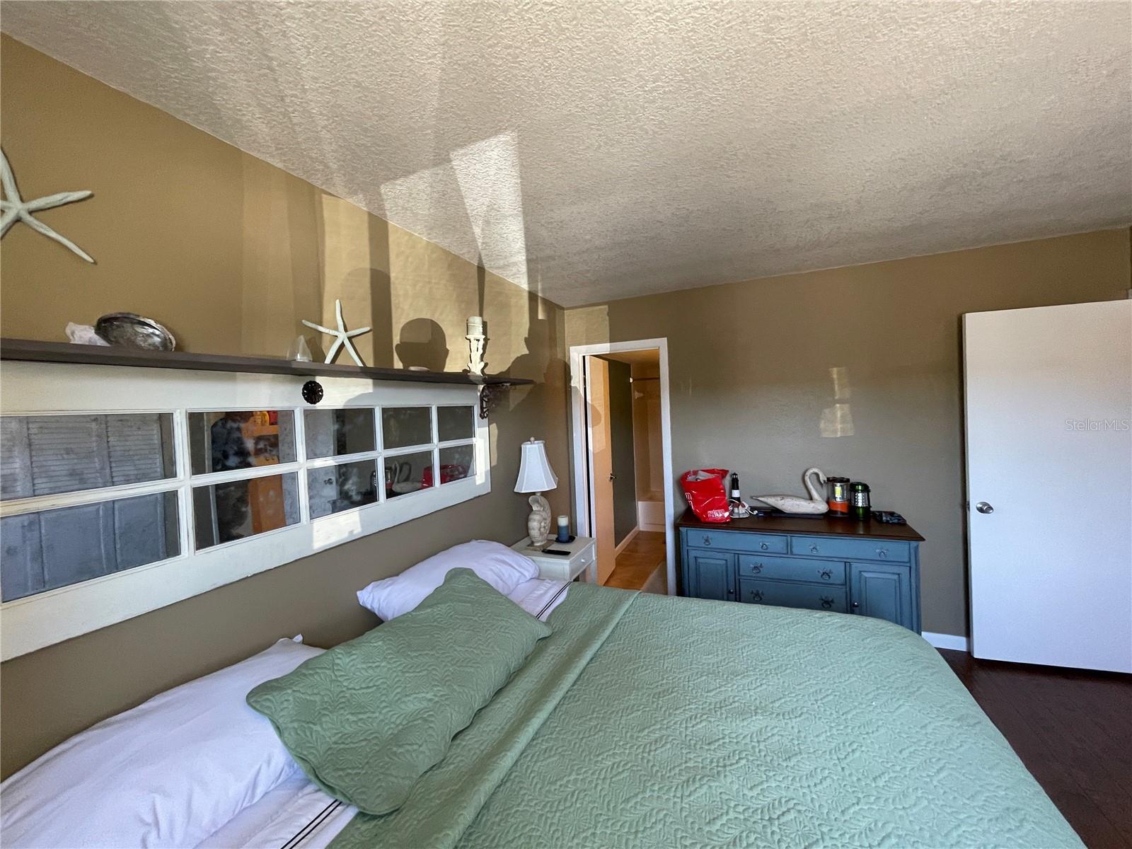 Image 5 of 19 For 5801 Atlantic Avenue 609