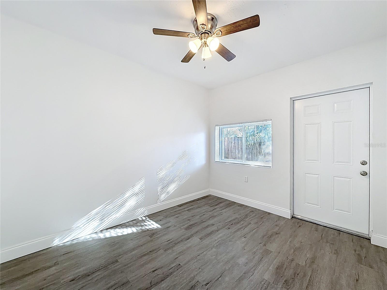 Image 11 of 26 For 819 Helmsman Way