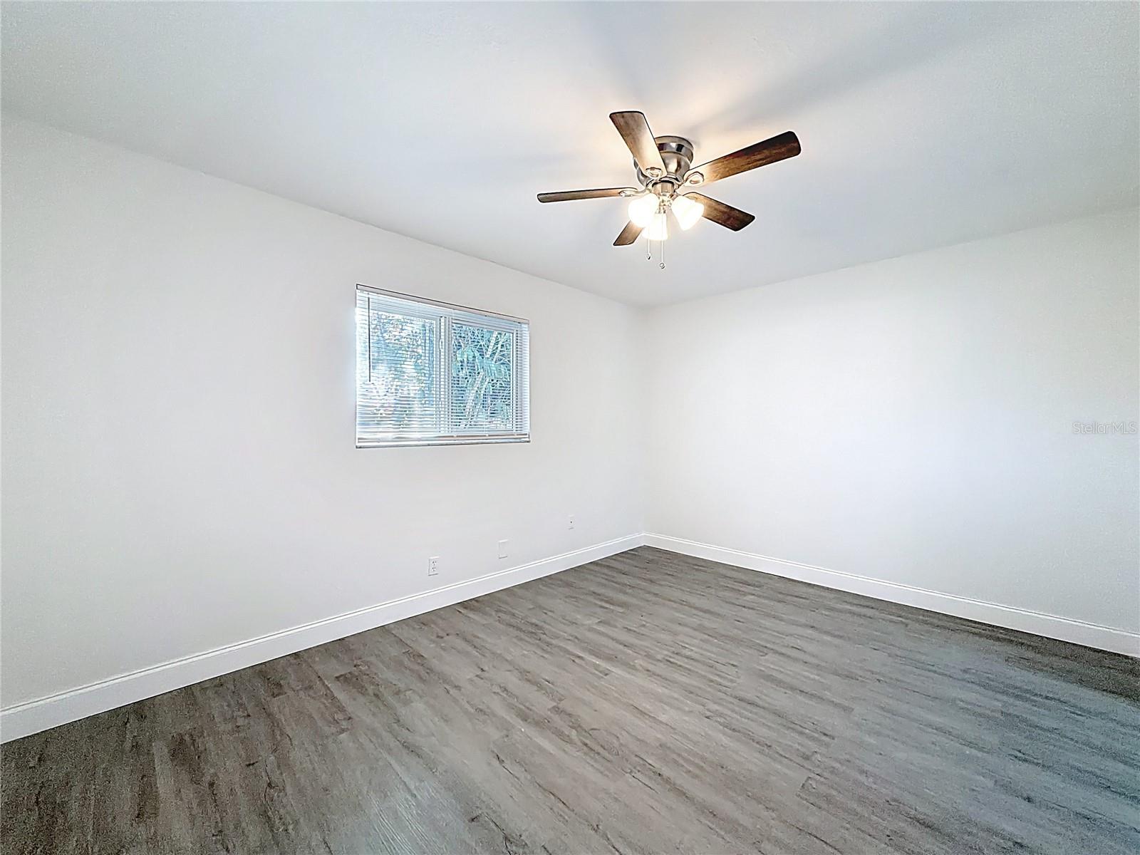 Image 14 of 26 For 819 Helmsman Way