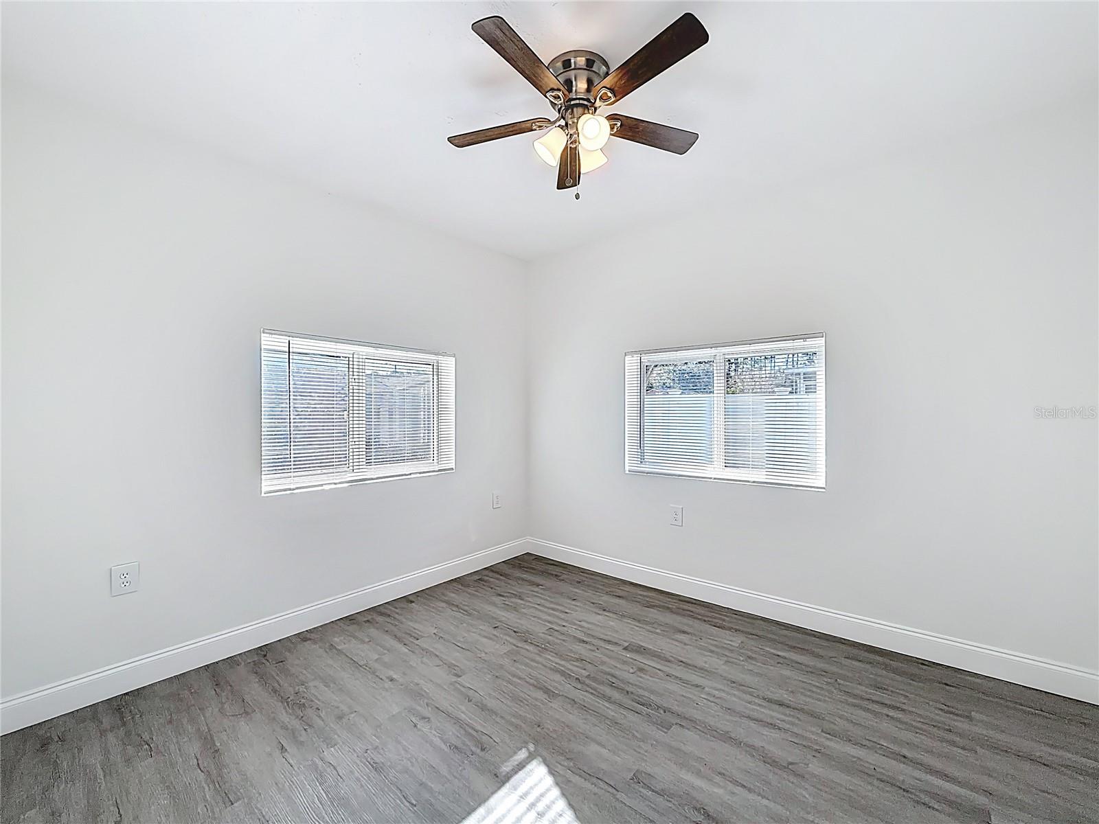 Image 20 of 26 For 819 Helmsman Way