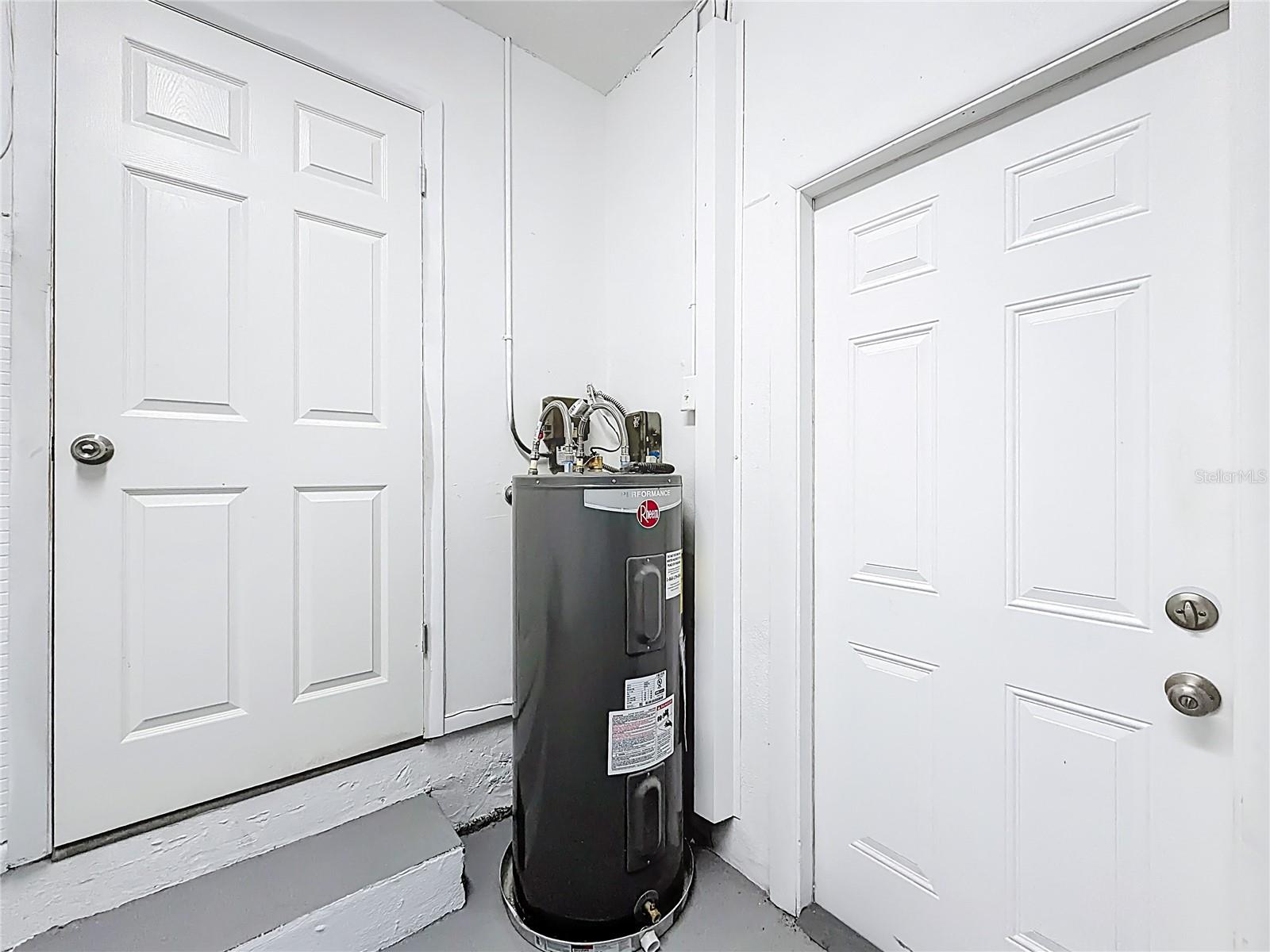 Image 24 of 26 For 819 Helmsman Way