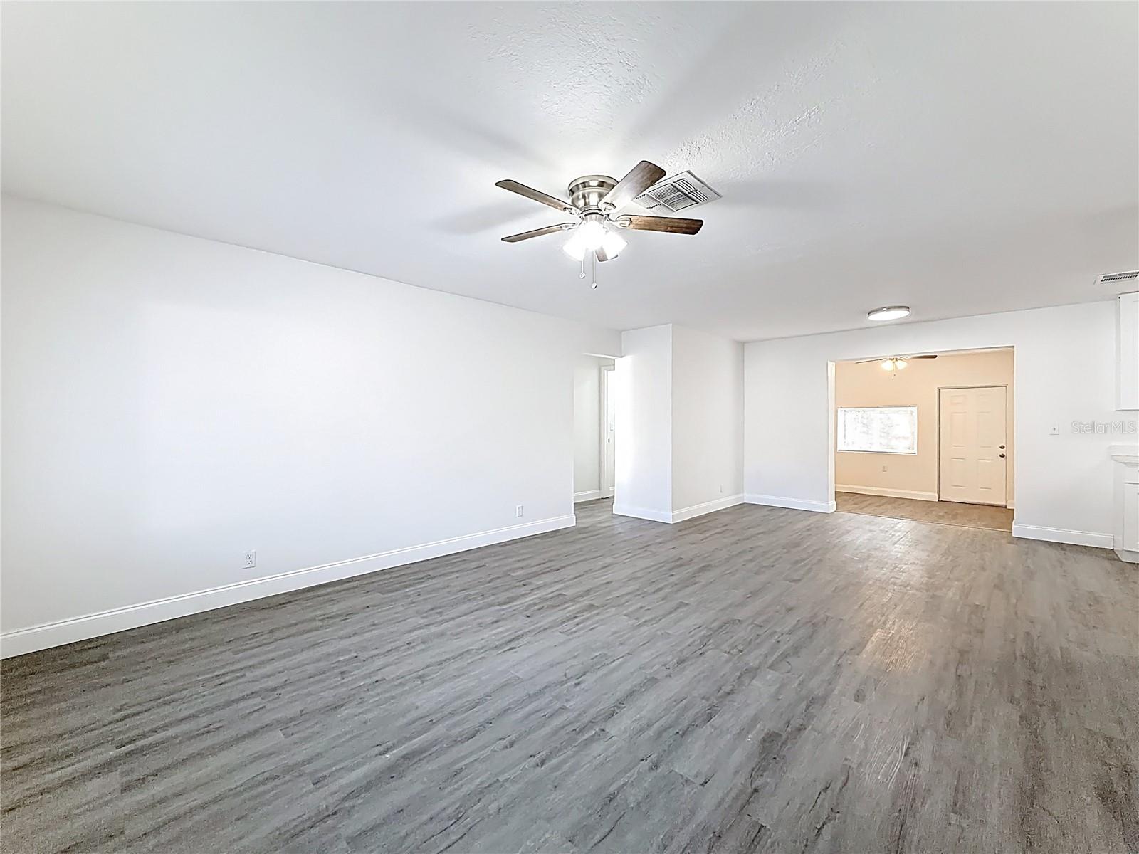 Image 5 of 26 For 819 Helmsman Way