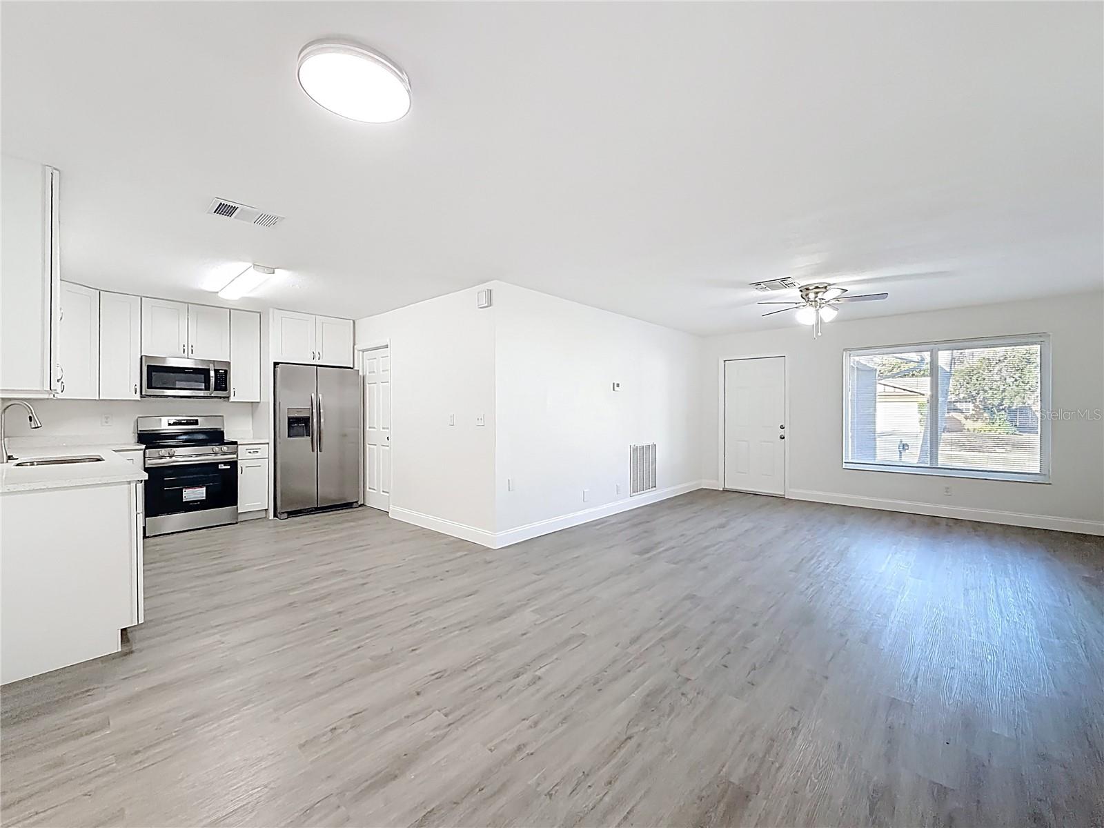 Image 7 of 26 For 819 Helmsman Way