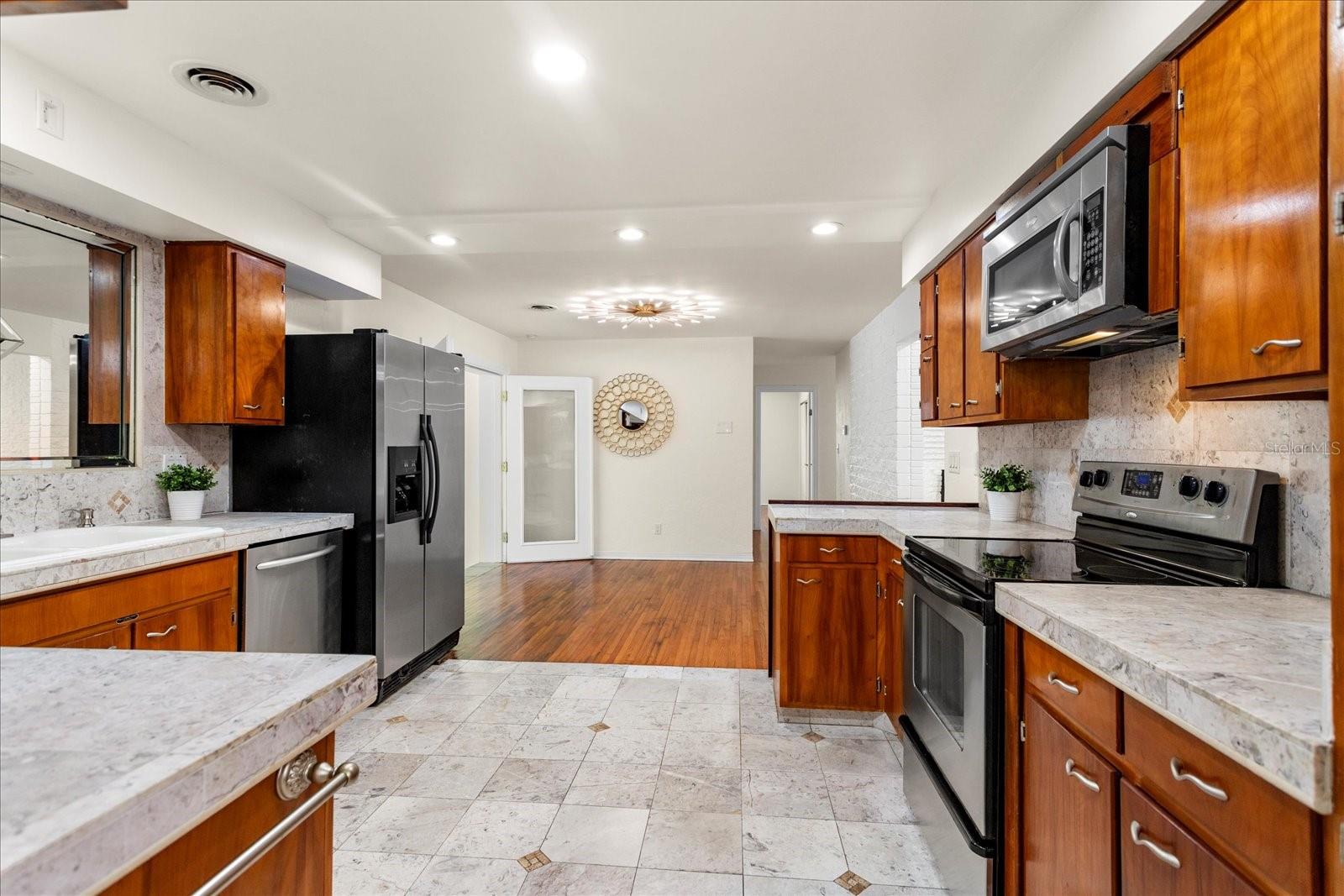 Image 18 of 50 For 105 John Anderson Drive