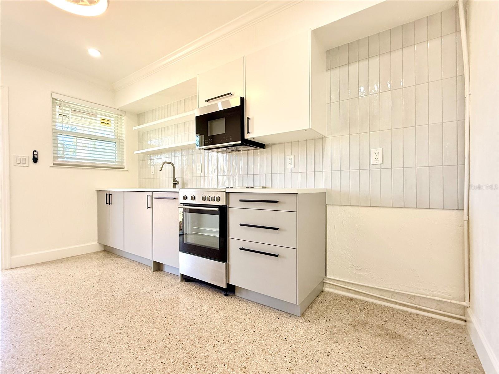 Image 14 of 22 For 750 Bethune Street