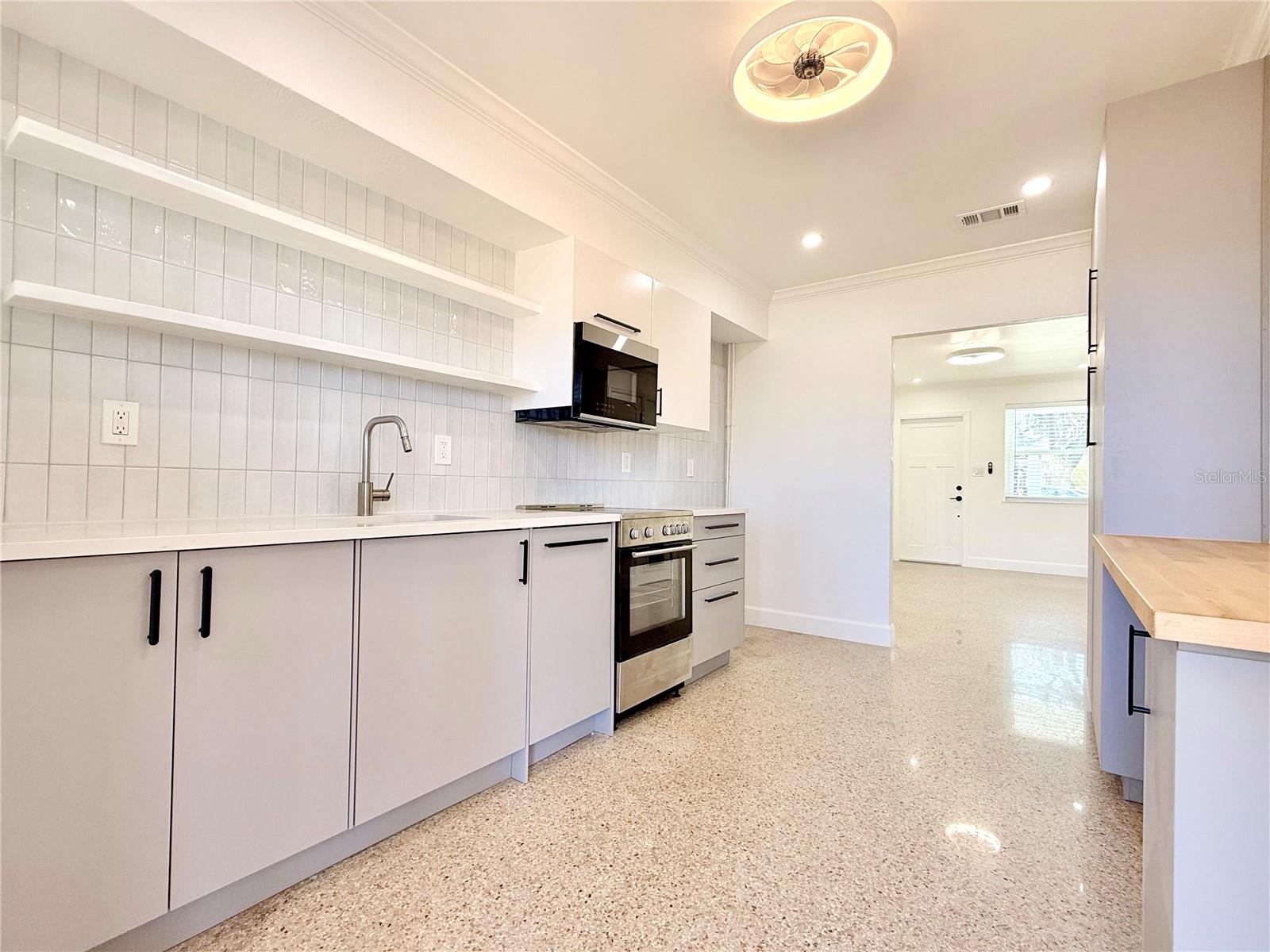 Image 15 of 22 For 750 Bethune Street