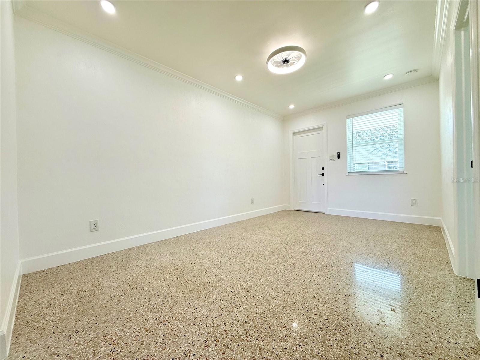 Image 7 of 22 For 750 Bethune Street