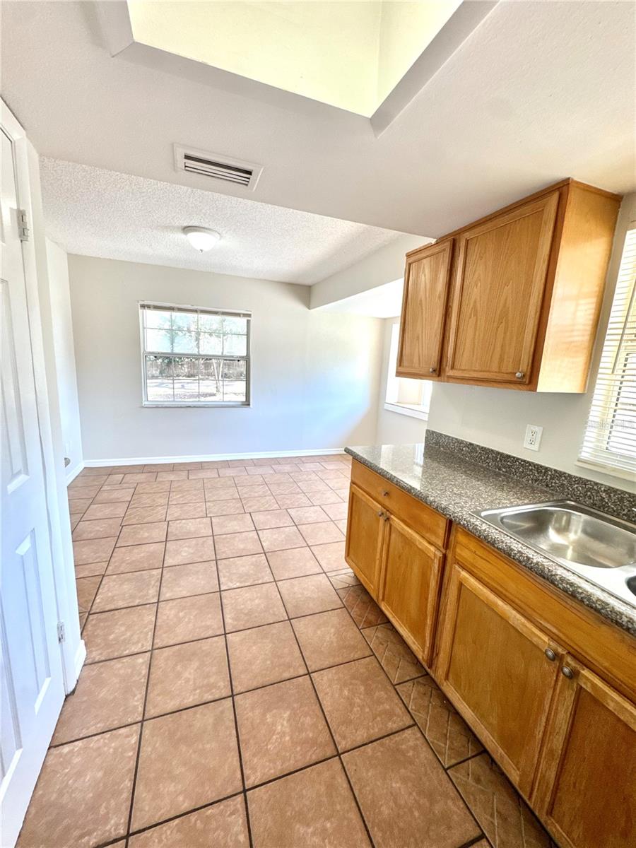 Image 11 of 36 For 414 Wade Avenue