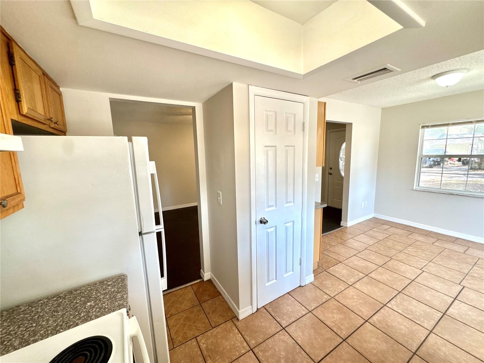 Image 12 of 36 For 414 Wade Avenue