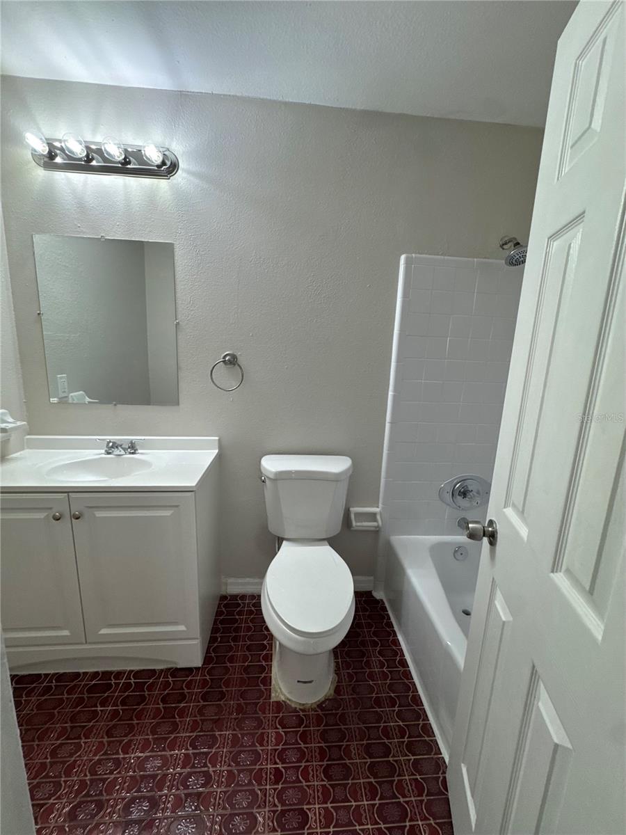 Image 15 of 36 For 414 Wade Avenue