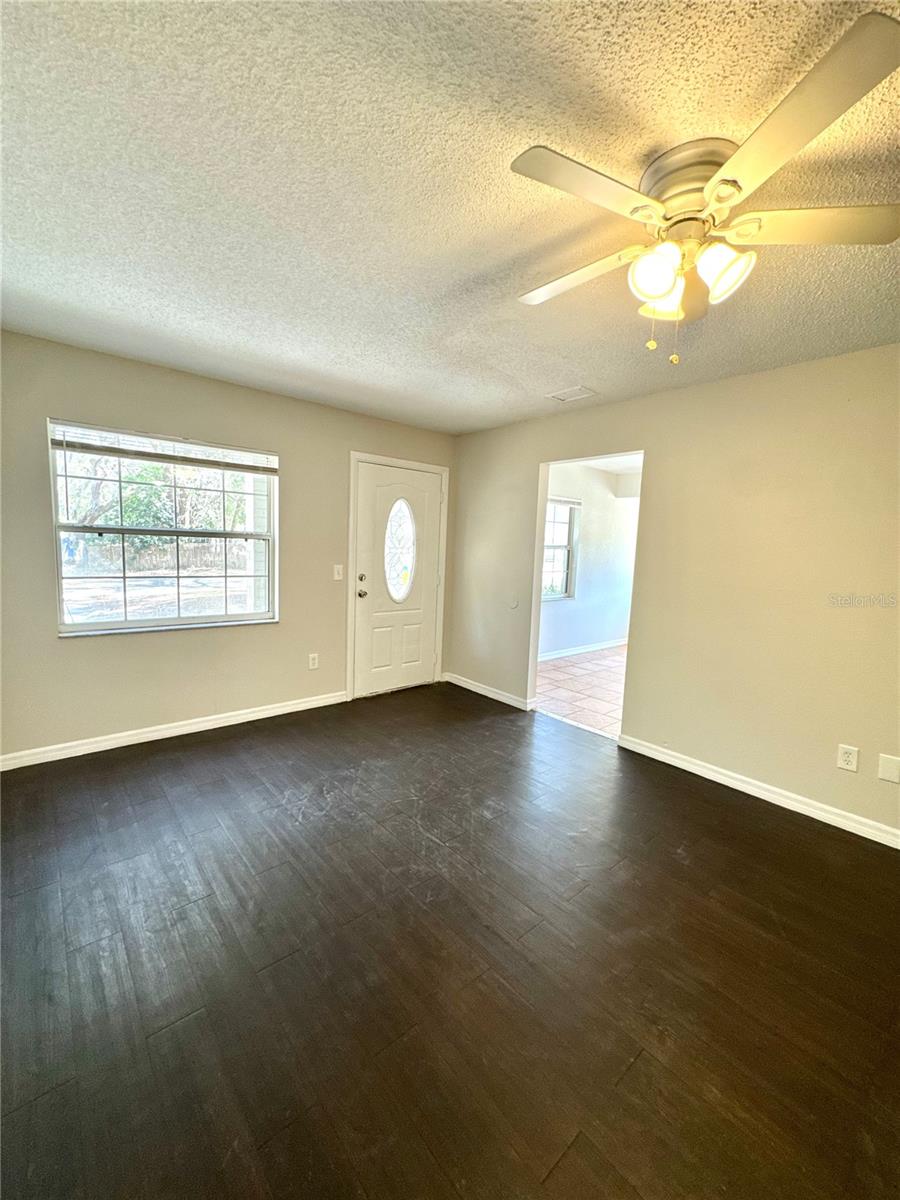 Image 21 of 36 For 414 Wade Avenue