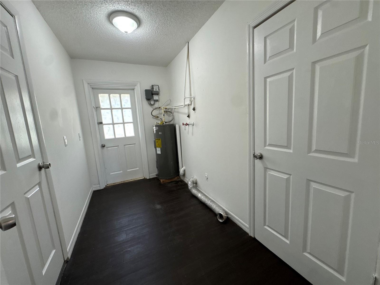 Image 23 of 36 For 414 Wade Avenue