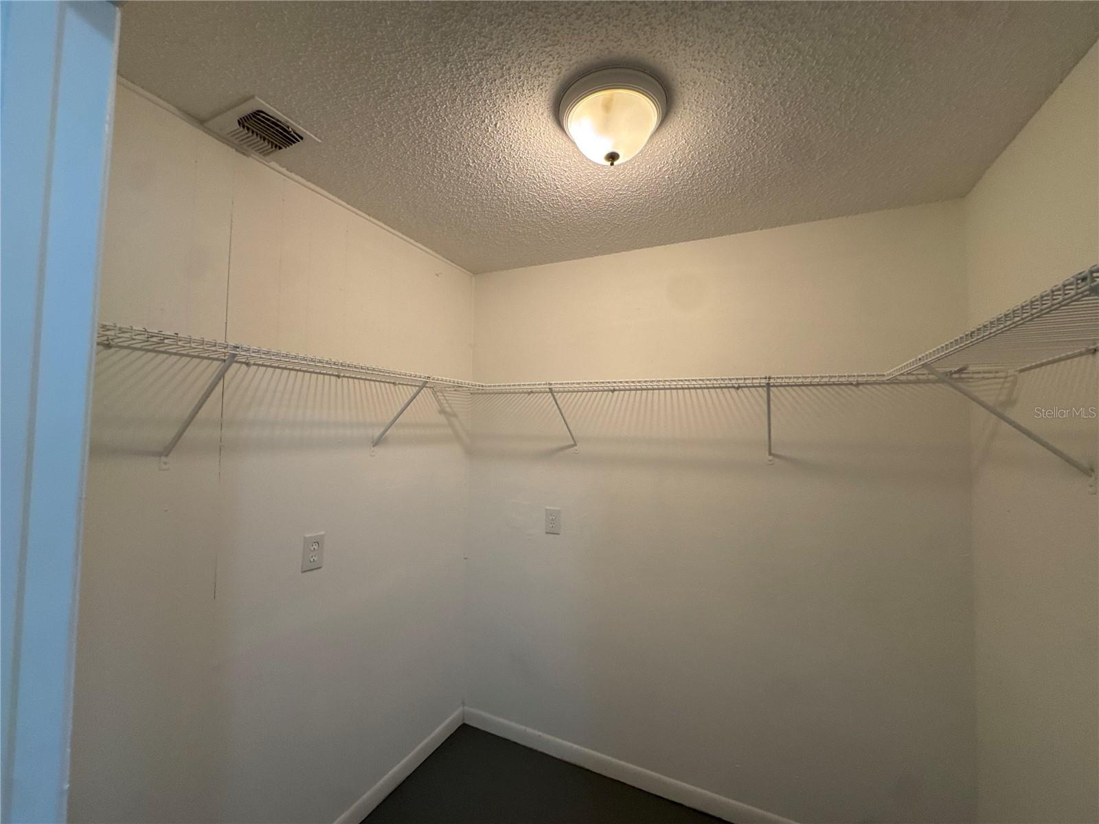 Image 24 of 36 For 414 Wade Avenue