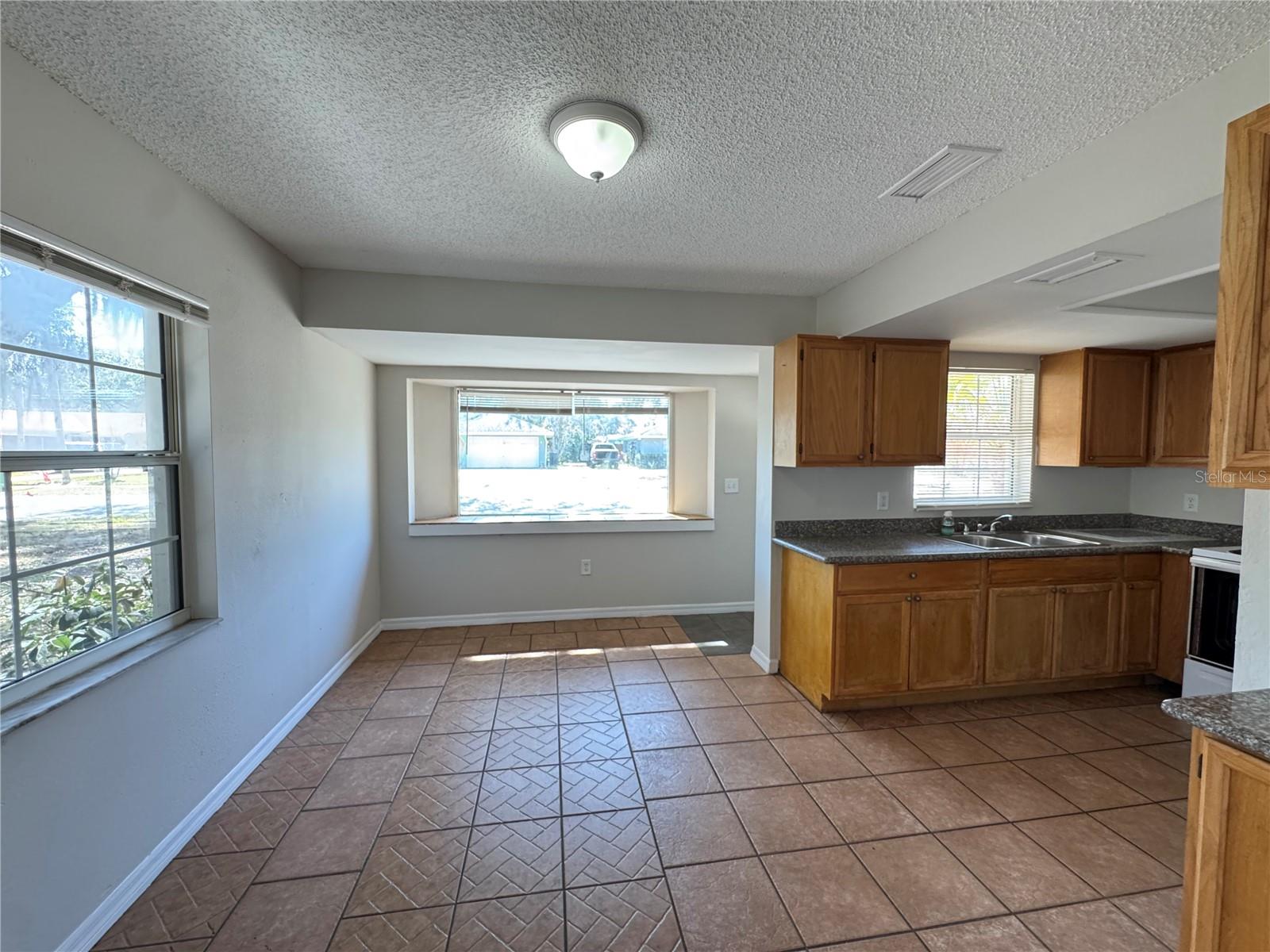 Image 8 of 36 For 414 Wade Avenue