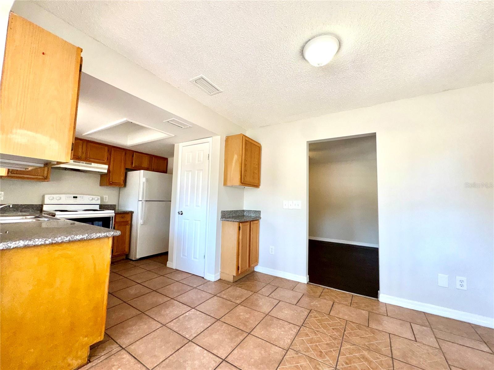 Image 9 of 36 For 414 Wade Avenue