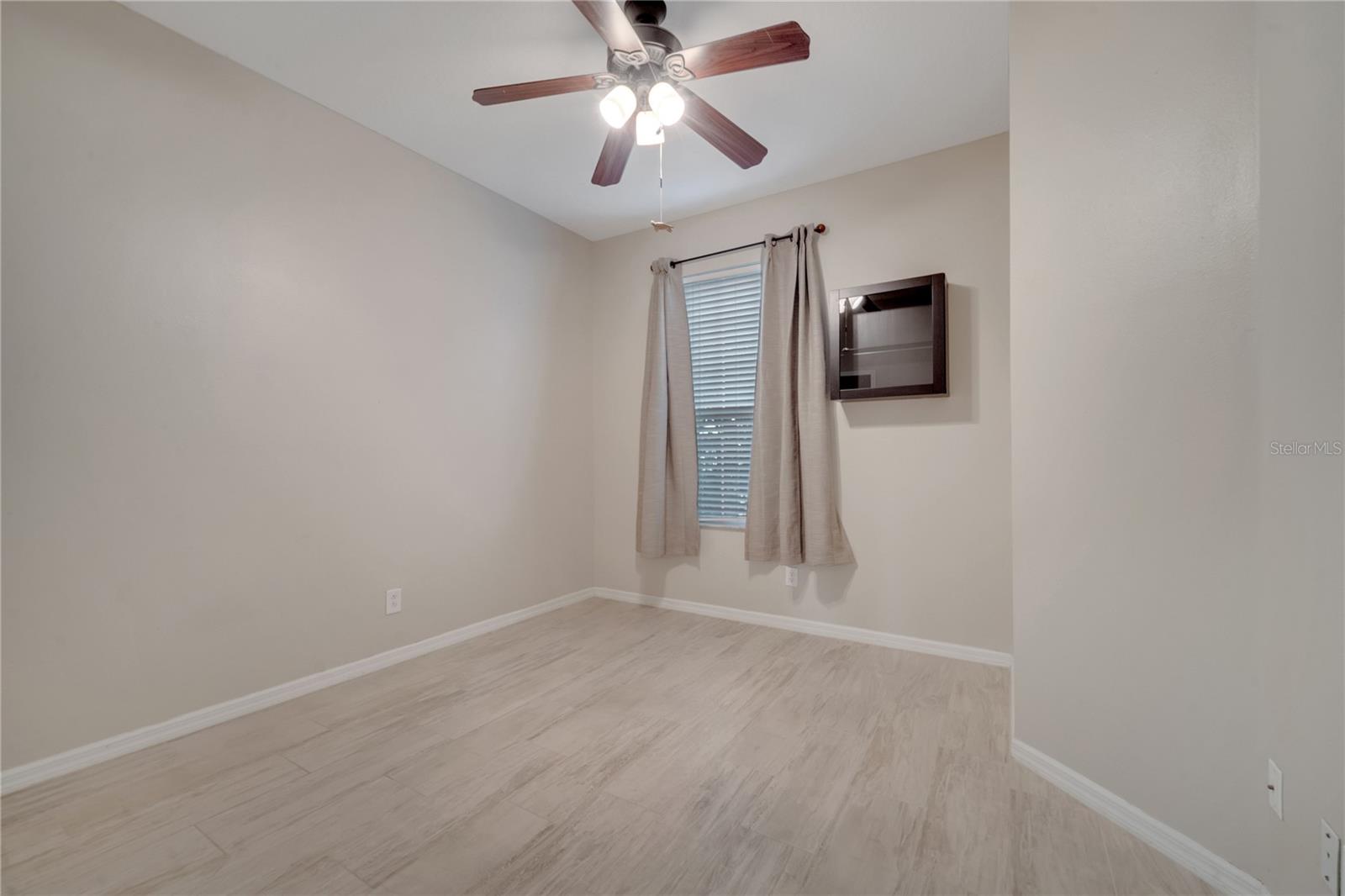 Image 20 of 33 For 13845 Ancilla Boulevard