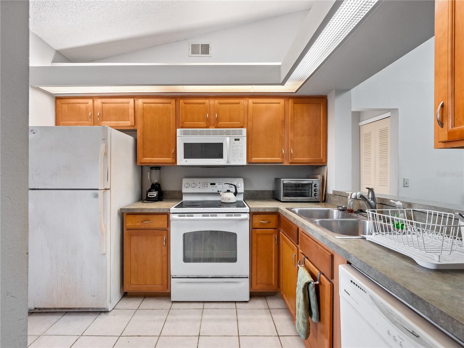 Image 10 of 29 For 3012 Semoran Boulevard 2