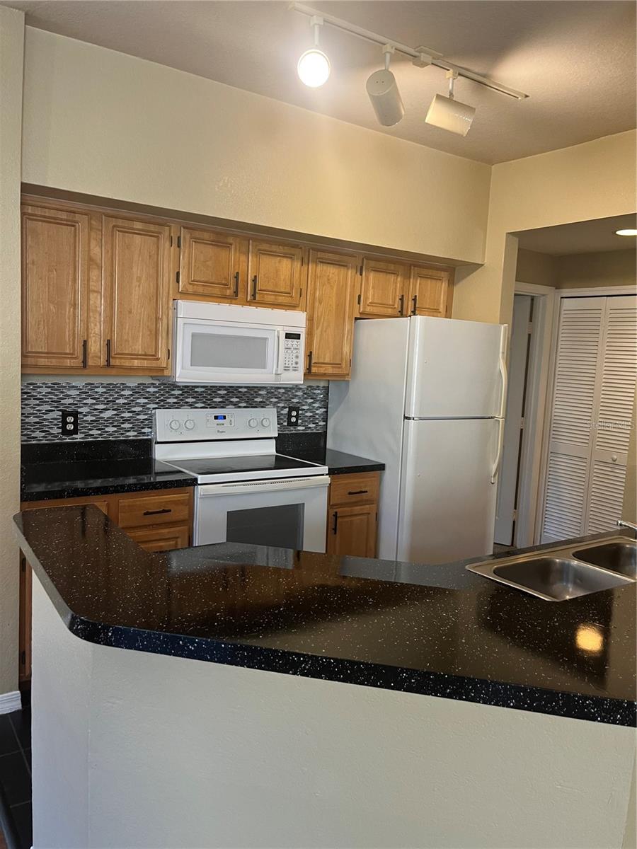 Image 4 of 13 For 5971 Westgate Drive 1212