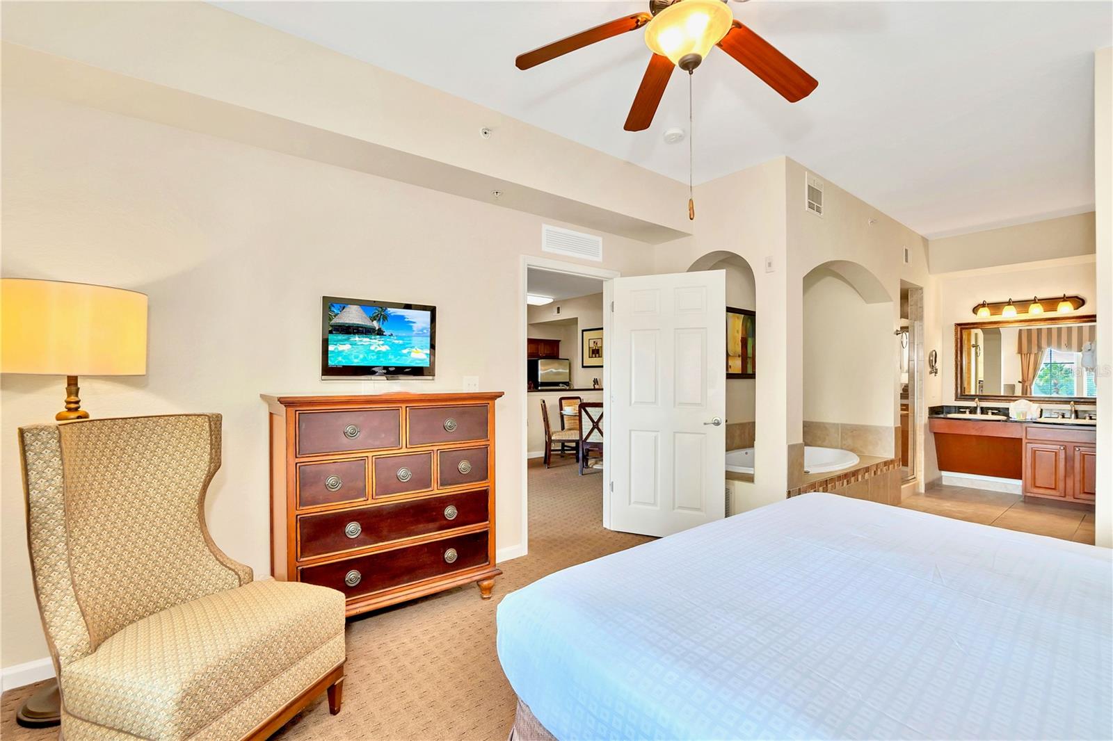 Image 15 of 26 For 8113 Resort Village Drive 4404