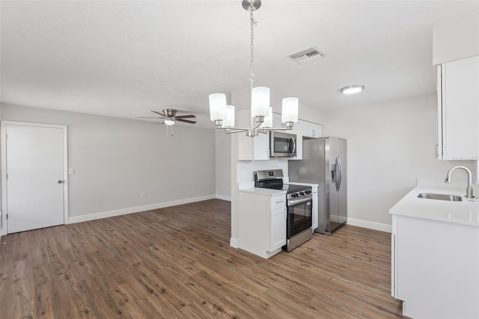 Image 11 of 39 For 433 Apopka Hills Circle