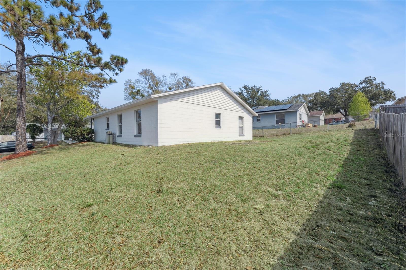 Image 29 of 39 For 433 Apopka Hills Circle