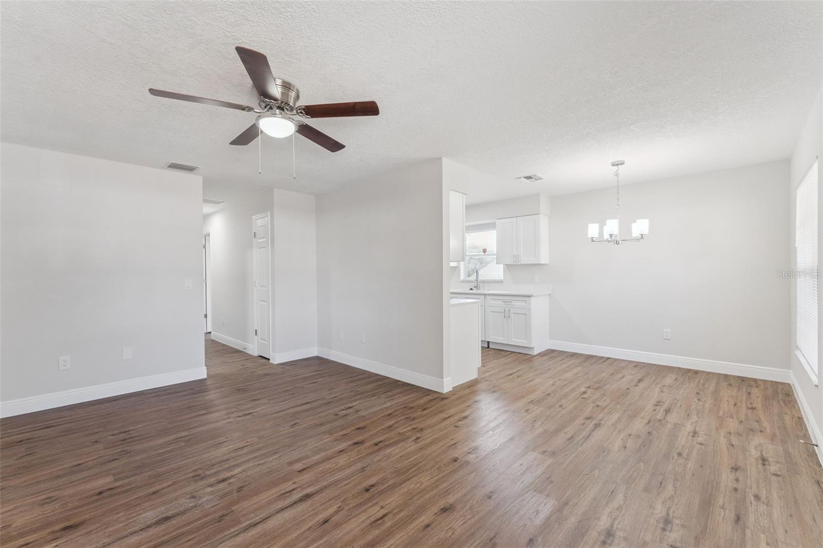 Image 7 of 39 For 433 Apopka Hills Circle